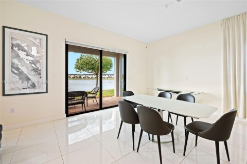 Villa ou maison à louer à Miami Lakes, Floride: 4 chambres, 264.49 m2 № 1976919 - photo 7