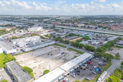 Propiedad comercial en venta en Medley, Florida № 1871887 - foto 30