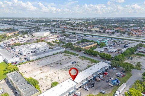 Propiedad comercial en venta en Medley, Florida № 1871887 - foto 29
