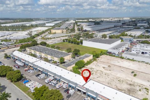 Propiedad comercial en venta en Medley, Florida № 1871887 - foto 25