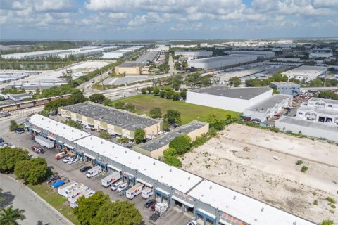 Propiedad comercial en venta en Medley, Florida № 1871887 - foto 26