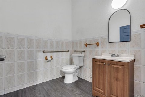 Propiedad comercial en venta en Medley, Florida № 1871887 - foto 16