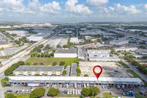 Propiedad comercial en venta en Medley, Florida № 1871887 - foto 27