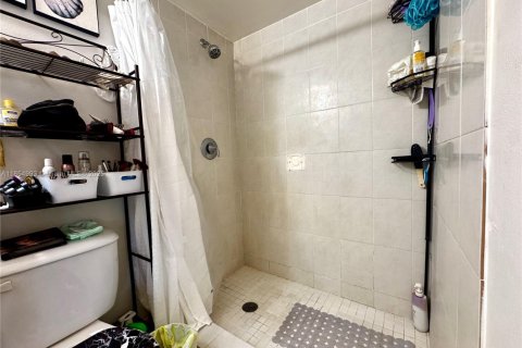 Condo in Hialeah, Florida, 2 bedrooms № 1874160 - photo 9