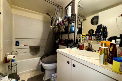 Condo in Hialeah, Florida, 2 bedrooms № 1874160 - photo 6