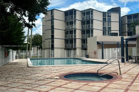 Condo in Hialeah, Florida, 2 bedrooms № 1874160 - photo 14