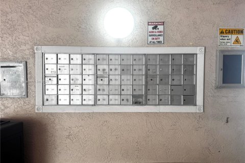 Condo in Hialeah, Florida, 2 bedrooms № 1874160 - photo 15