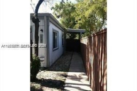 Villa ou maison à vendre à Plantation, Floride: 3 chambres, 115.76 m2 № 2054602 - photo 2