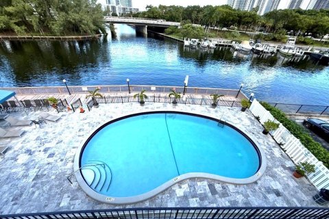 Condo in Hallandale Beach, Florida, 1 bedroom  № 2064151 - photo 3
