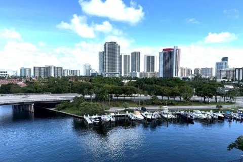 Condo in Hallandale Beach, Florida, 1 bedroom  № 2064151 - photo 24