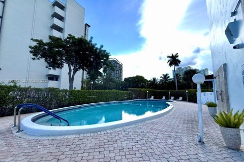 Condo in Hallandale Beach, Florida, 1 bedroom  № 2064151 - photo 25