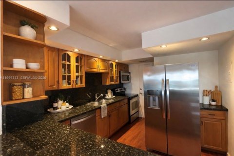 Condo in Hallandale Beach, Florida, 1 bedroom  № 2064151 - photo 18