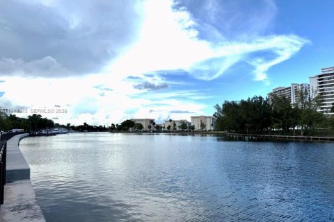 Condo in Hallandale Beach, Florida, 1 bedroom  № 2064151 - photo 2