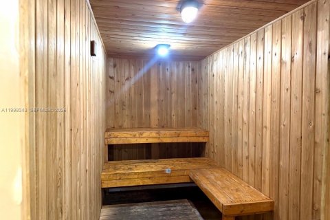 Condo in Hallandale Beach, Florida, 1 bedroom  № 2064151 - photo 8