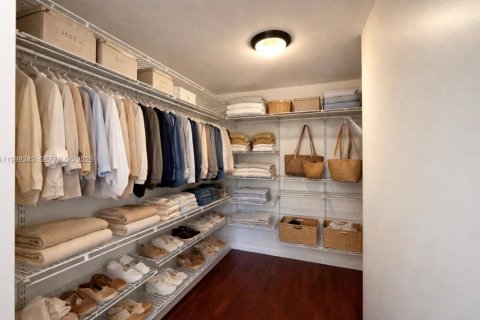 Condo in Hallandale Beach, Florida, 1 bedroom  № 2064151 - photo 19