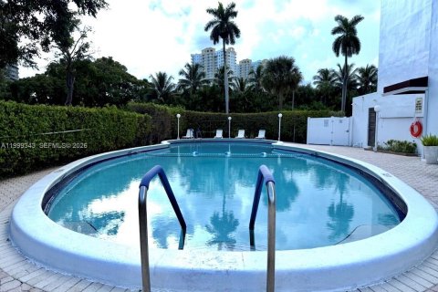 Condo in Hallandale Beach, Florida, 1 bedroom  № 2064151 - photo 11