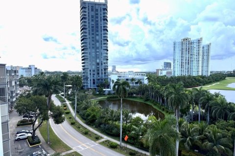 Condo in Hallandale Beach, Florida, 1 bedroom  № 2064151 - photo 23