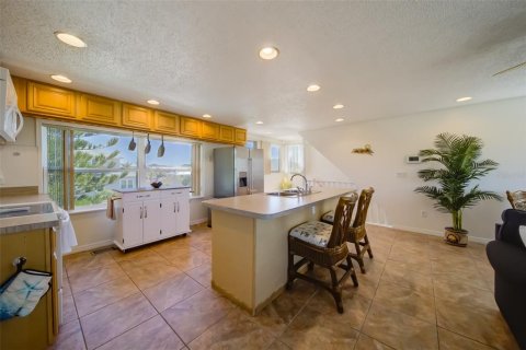 Condo in Redington Shores, Florida, 3 bedrooms  № 2206373 - photo 8
