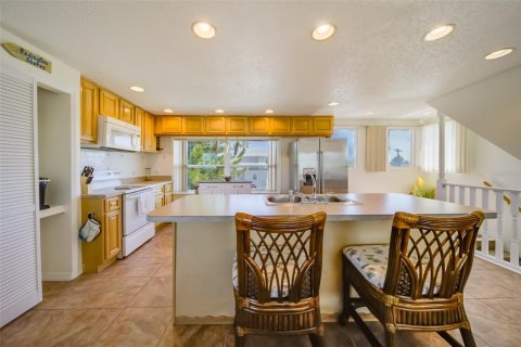 Condo in Redington Shores, Florida, 3 bedrooms  № 2206373 - photo 7