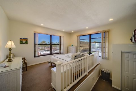 Condo in Redington Shores, Florida, 3 bedrooms  № 2206373 - photo 29