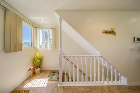 Condo in Redington Shores, Florida, 3 bedrooms  № 2206373 - photo 5