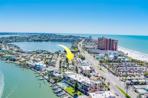 Condo in Redington Shores, Florida, 3 bedrooms  № 2206373 - photo 2