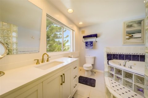 Condo in Redington Shores, Florida, 3 bedrooms  № 2206373 - photo 25