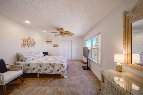 Condo in Redington Shores, Florida, 3 bedrooms  № 2206373 - photo 22