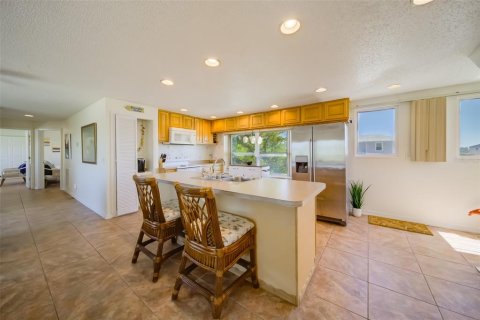 Condo in Redington Shores, Florida, 3 bedrooms  № 2206373 - photo 11