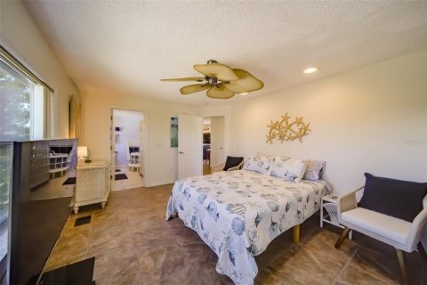 Condo in Redington Shores, Florida, 3 bedrooms  № 2206373 - photo 21