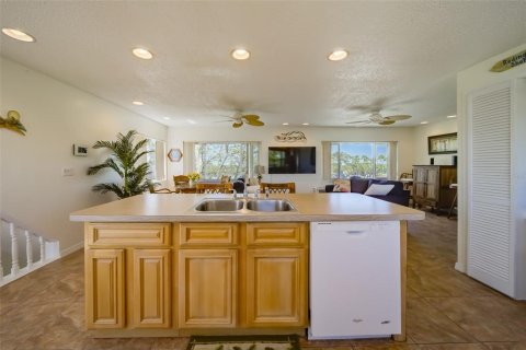 Condo in Redington Shores, Florida, 3 bedrooms  № 2206373 - photo 12