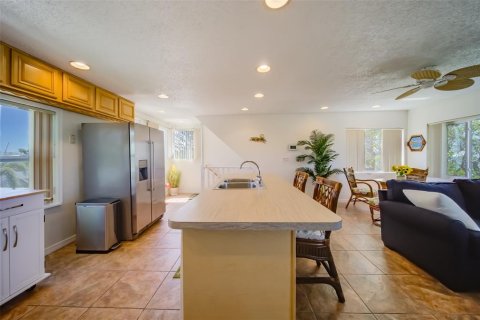 Condo in Redington Shores, Florida, 3 bedrooms  № 2206373 - photo 9