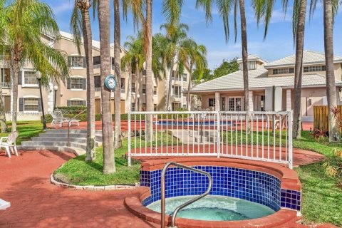 Condo in Oakland Park, Florida, 1 bedroom  № 1799253 - photo 1
