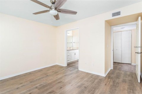 Condo in Orlando, Florida, 1 bedroom  № 2215302 - photo 11