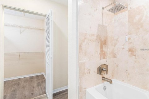 Condo in Orlando, Florida, 1 bedroom  № 2215302 - photo 14