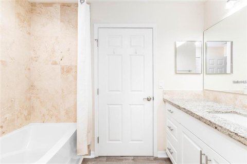 Condo in Orlando, Florida, 1 bedroom  № 2215302 - photo 15