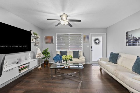 Купить виллу или дом в Холливуд, Флорида 3 спальни, 106.28м2, № 1988675 - фото 8