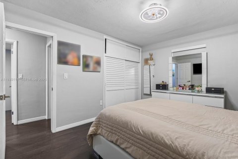 Villa ou maison à vendre à Hollywood, Floride: 3 chambres, 106.28 m2 № 1988675 - photo 22