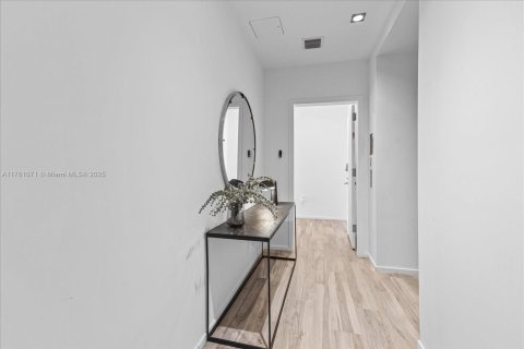 Condominio en venta en Miami, Florida, 3 dormitorios, 133.97 m2 № 1726022 - foto 4