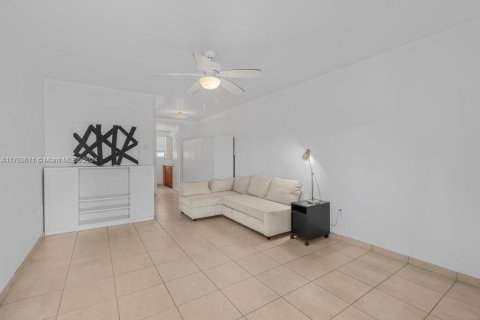 Condominio en venta en Miami Beach, Florida, 37.16 m2 № 1874287 - foto 4