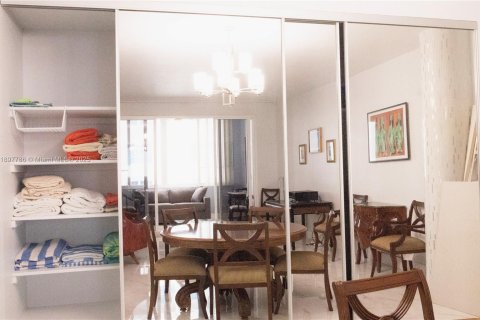 Condo in Miami Beach, Florida, 1 bedroom  № 2018457 - photo 14