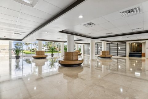 Condo in Miami Beach, Florida, 1 bedroom  № 2018457 - photo 22