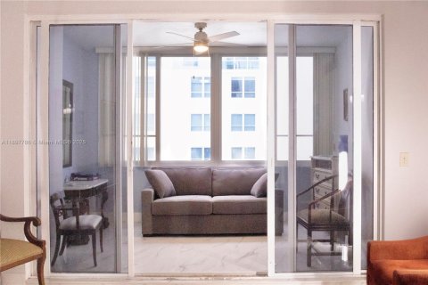 Condo in Miami Beach, Florida, 1 bedroom  № 2018457 - photo 3