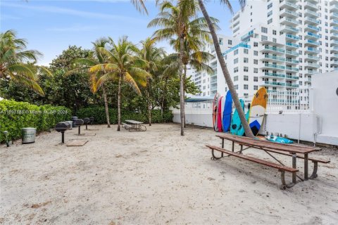Condo in Miami Beach, Florida, 1 bedroom  № 2018457 - photo 26