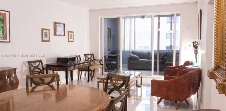 Condo in Miami Beach, Florida, 1 bedroom  № 2018457