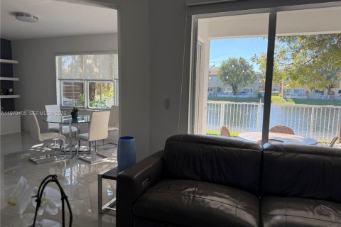 Купить таунхаус в Дорал, Флорида 4 спальни, 208.94м2, № 2038365 - фото 4