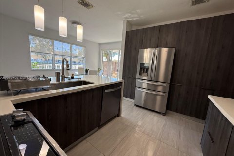 Купить таунхаус в Дорал, Флорида 4 спальни, 208.94м2, № 2038365 - фото 9