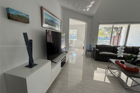 Купить таунхаус в Дорал, Флорида 4 спальни, 208.94м2, № 2038365 - фото 1