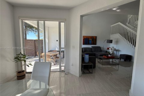 Купить таунхаус в Дорал, Флорида 4 спальни, 208.94м2, № 2038365 - фото 7