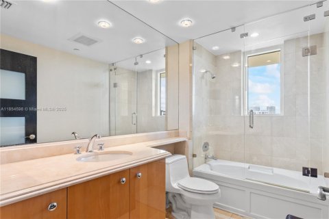 Condominio en venta en Sunny Isles Beach, Florida, 3 dormitorios, 205.69 m2 № 1872522 - foto 28